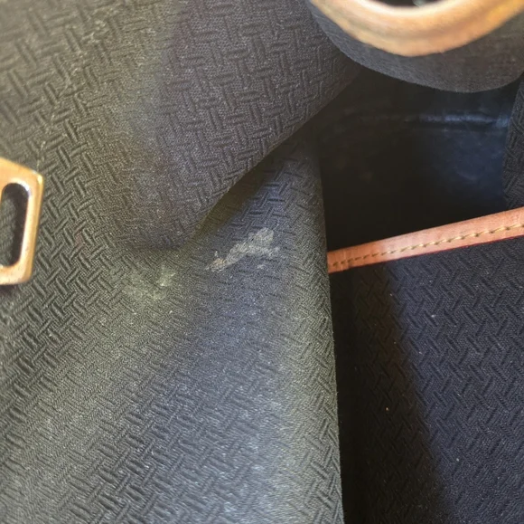 Vintage Dooney & Bourke No. B06640 Cabriolet Zip Satchel in black canvas - Picture 4 of 13